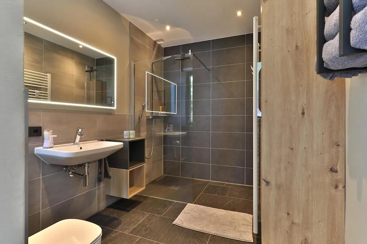 Moderne Dhh Mit Zwei Apartments Gersthofen