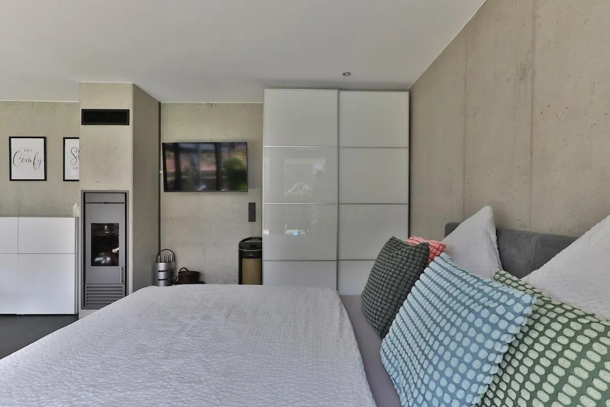 Moderne Dhh Mit Zwei Apartments Gersthofen