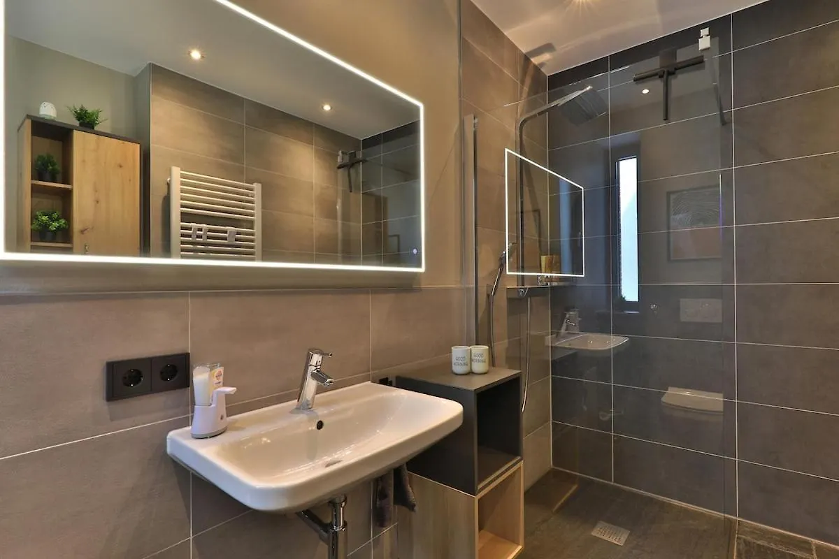 Сasa de vacaciones Moderne Dhh Mit Zwei Apartments Gersthofen